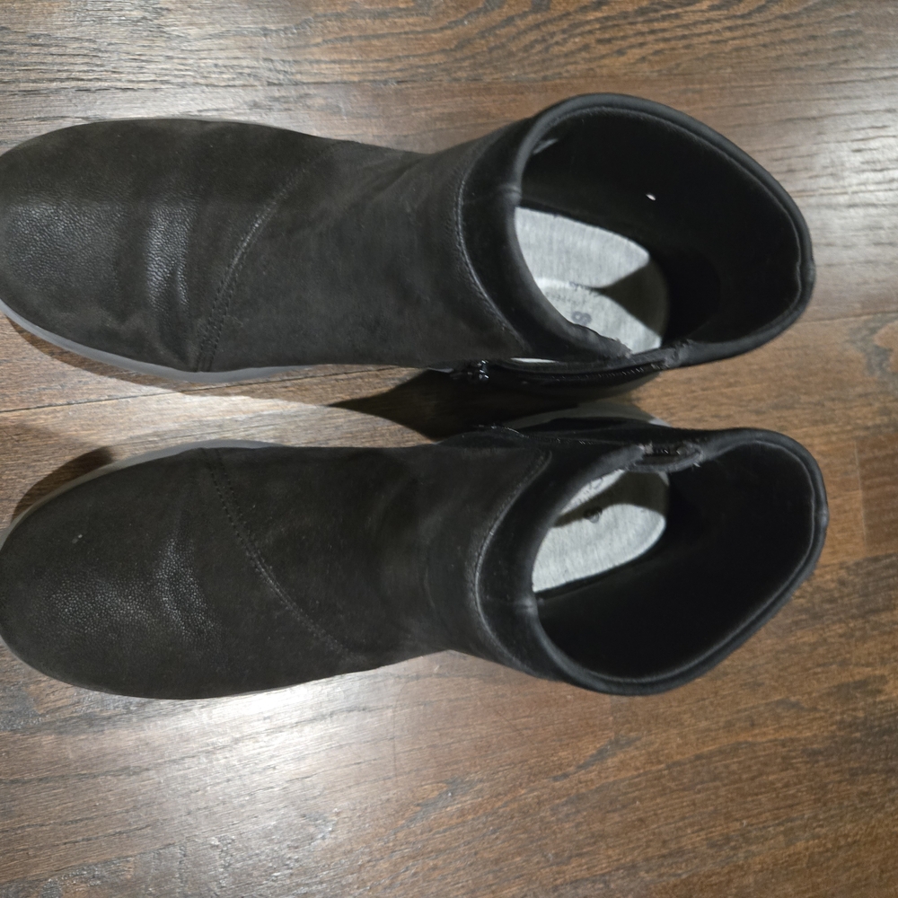 Clarks Cloudstepper Black Suede Ankle Boots Size 7.5
